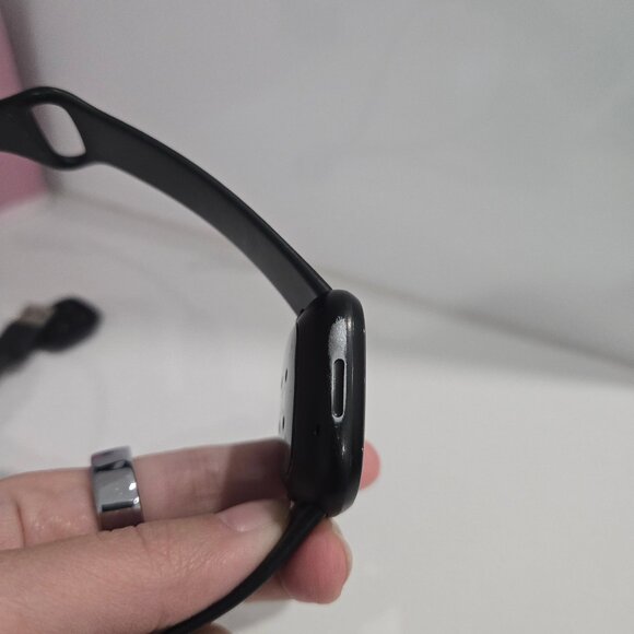 Fitbit Versa 3 - Black - Picture 3 of 5